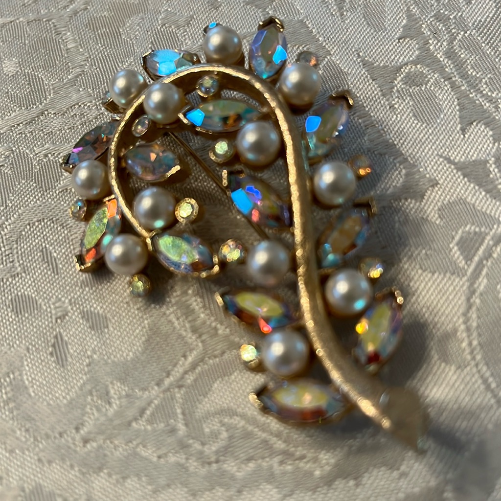 Kramer High-End Pearls Rhinestones Floral Spray Vintage Figural Costume Brooch 18$